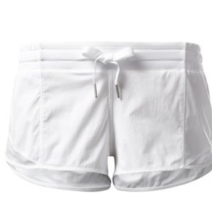 Lululemon Hotty Hot Short *2.5"